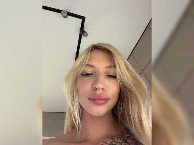 Gratis Live Sexcam mit Cristi-Candy Cristi-Candy
