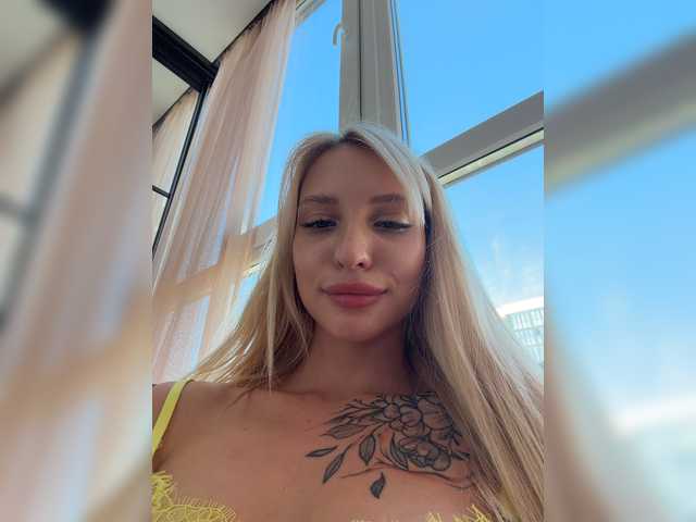 Entra en el chat con el modelo Cristi-Candy Cristi-Candy