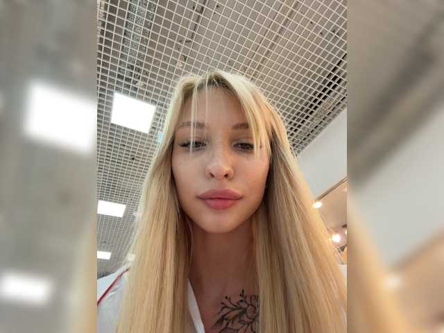 Entra en el chat con el modelo Cristi-Candy Cristi-Candy