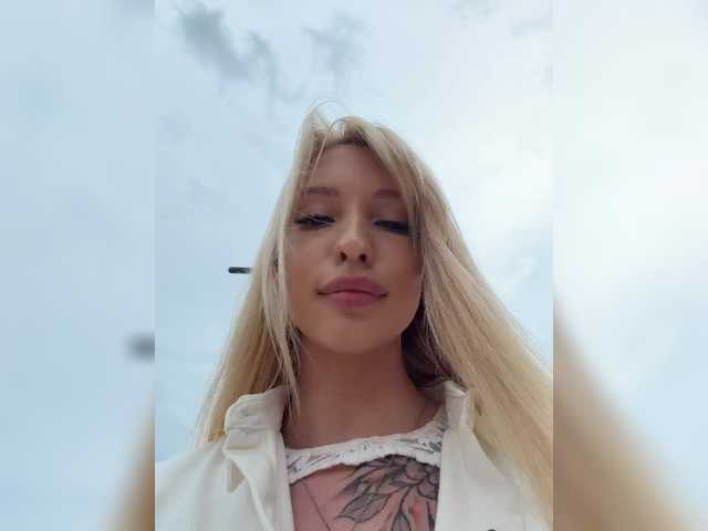 Entra en el chat con el modelo Cristi-Candy Cristi-Candy