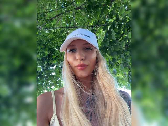 Entra en el chat con el modelo Cristi-Candy Cristi-Candy