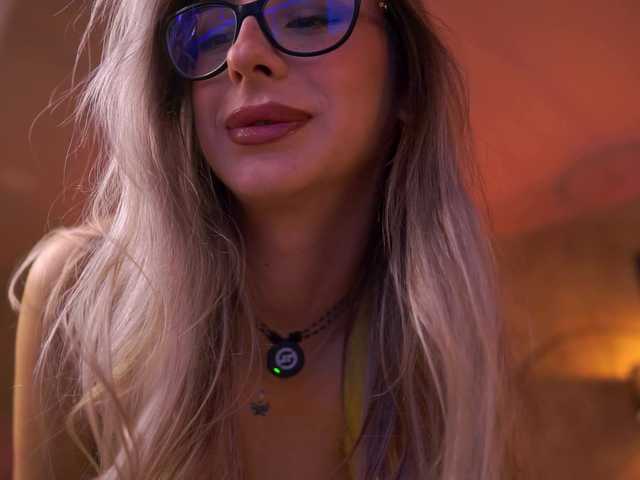 Vai a chattare su MaddieBryggs MaddieBryggs