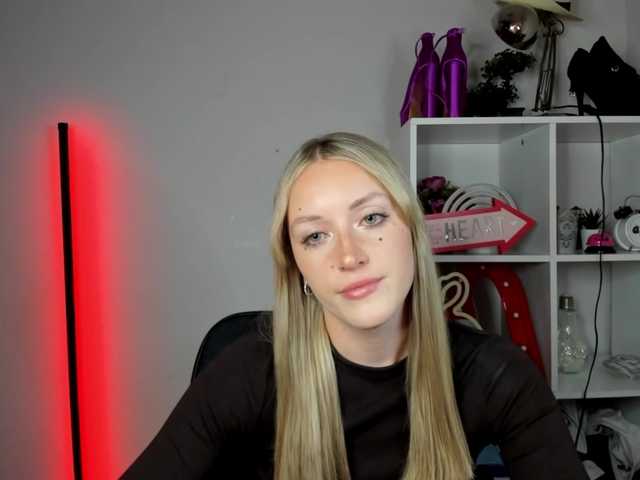 EvelynBlond26