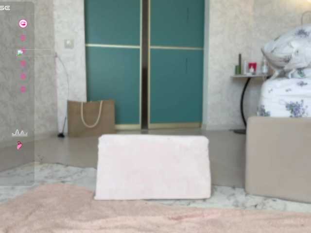 Vai a chattare su Lana_Leee Lana_Leee