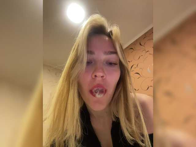 Vai a chattare su AlinnaAnnila AlinnaAnnila