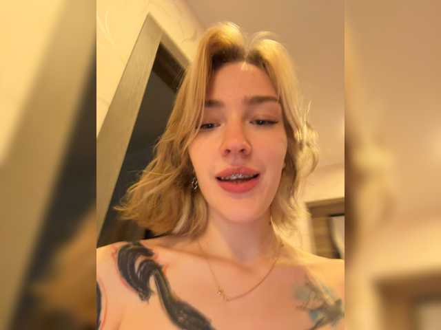 Vai a chattare su AlinnaAnnila AlinnaAnnila