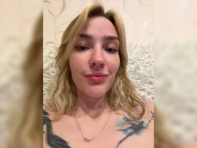 Vai a chattare su AlinnaAnnila AlinnaAnnila