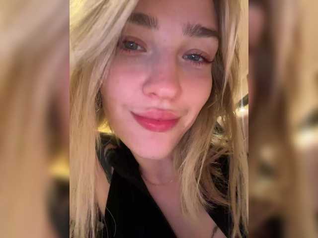 Vai a chattare su AlinnaAnnila AlinnaAnnila