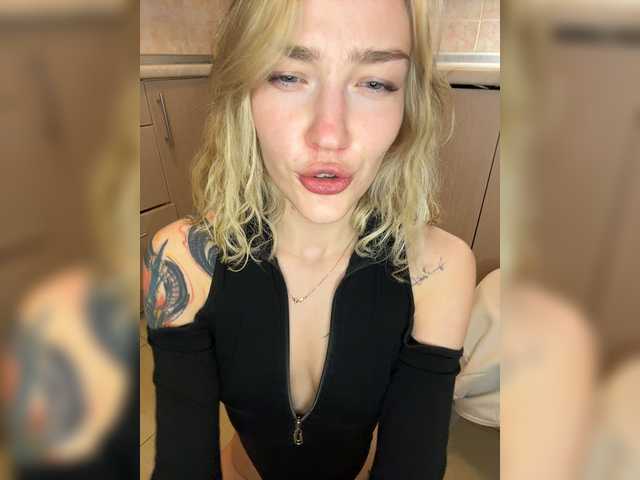 Entrez le videochat erotique avec le
modèle AlinnaAnnila AlinnaAnnila
