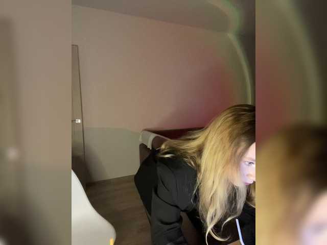 Vai a chattare su HushedHaze HushedHaze