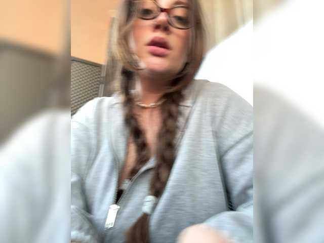 LilllitRR sohbetine git LilllitRR