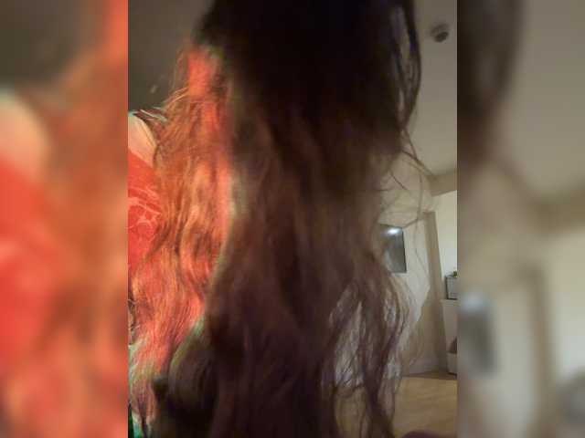 Vai a chattare su LilllitRR LilllitRR