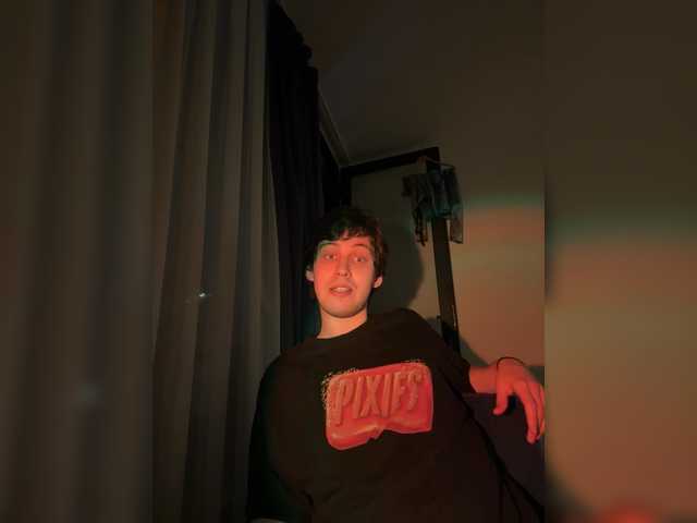 Vai a chattare su LilllitRR LilllitRR
