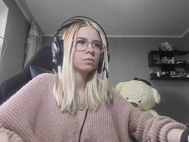 Idź na czacie RomonaDoggette RomonaDoggette