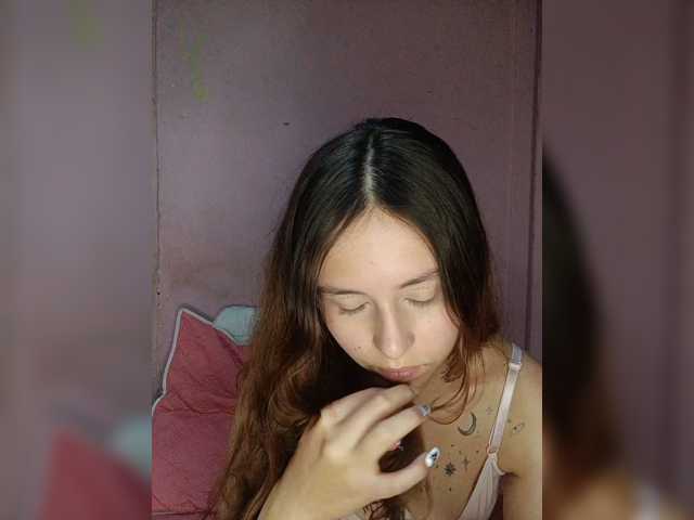 Idź na czacie CANDYTHEROSS CANDYTHEROSS