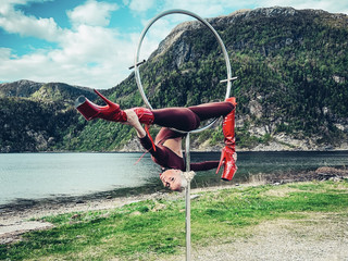 Lyra pole