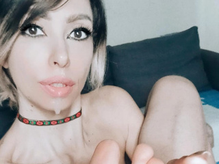Feet and toy nails / Стопы и педикюр