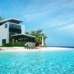 House by the sea)))