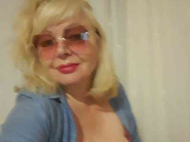 EvelynLoveShy
