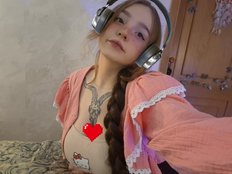LittleDelora Live Webcam on BongaCams
