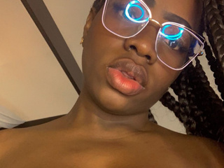 Enjoy my warm tits !!💋