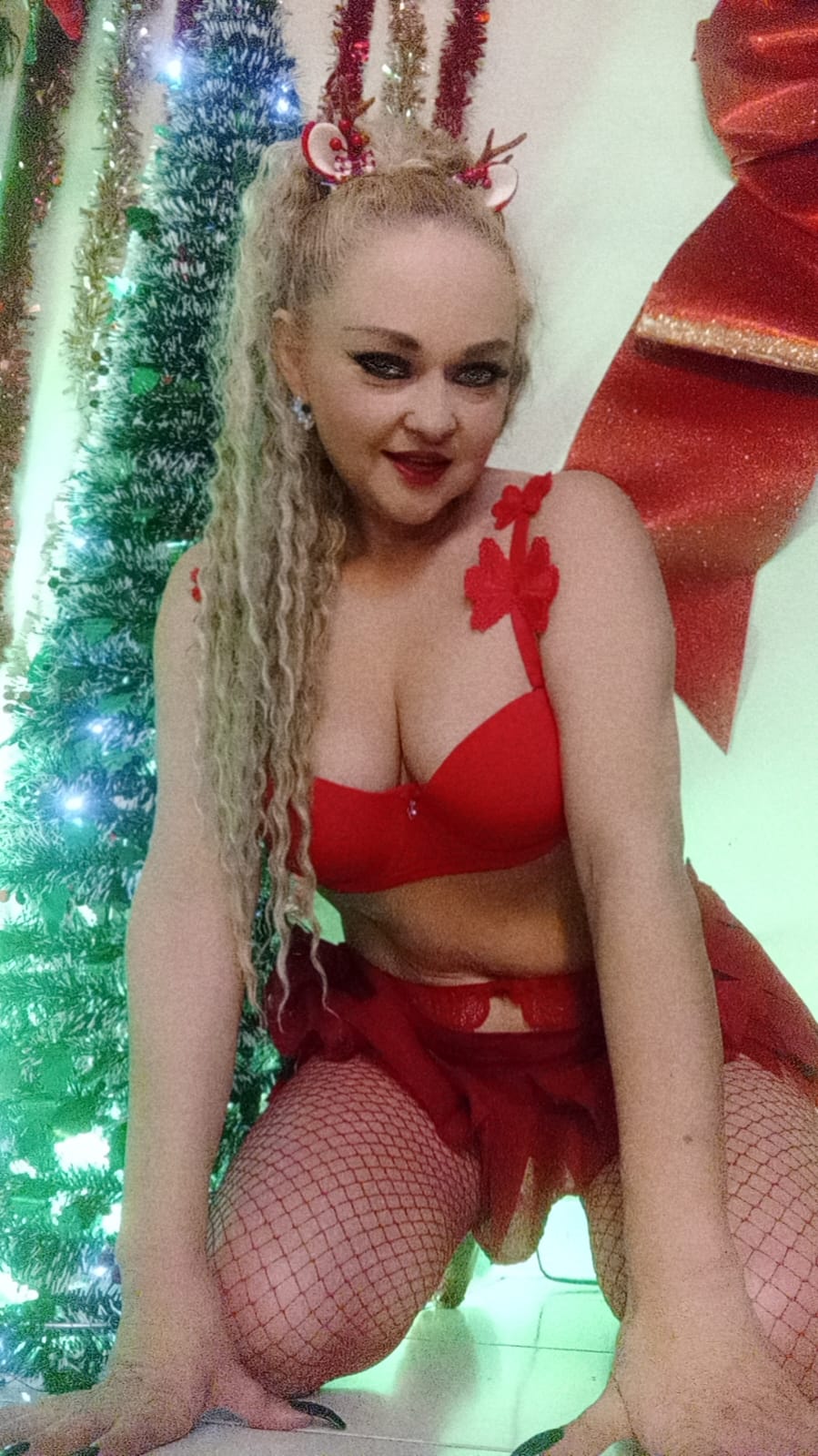 Aleja_Fox Bring fire to my clit image: 1