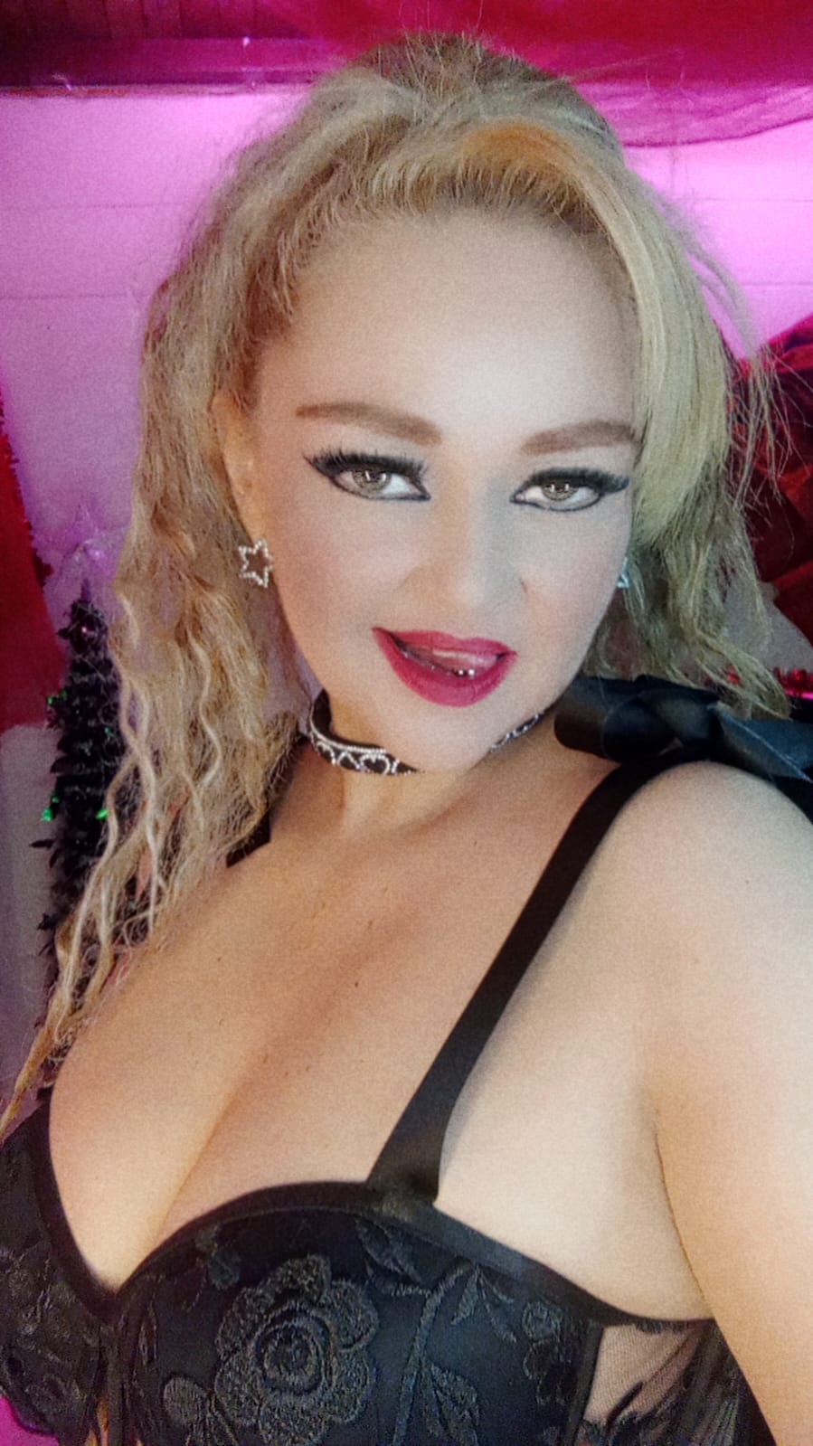 Aleja_Fox Happy you are wet and hot🎄🔥💦 image: 1