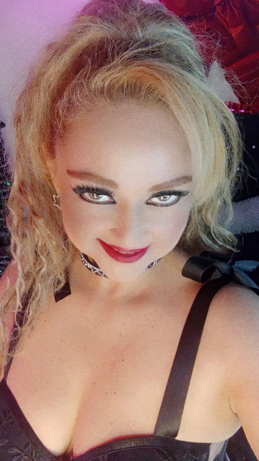 Aleja_Fox Happy you are wet and hot🎄🔥💦 image: 1