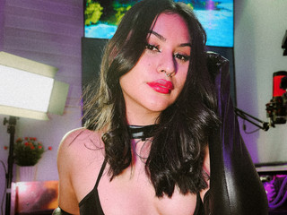 famous & Hot!