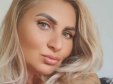 chaudeevely Live Webcam on BongaCams