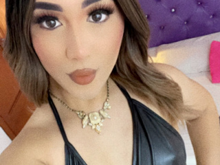 -Big girls need big diamonds.- Elizabeth Taylor.