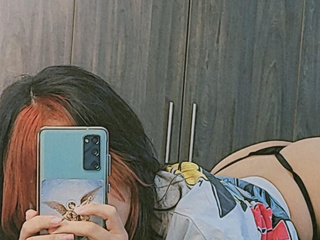 I like wide shirts with lingerie