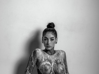 Painting and passion 🖤🤍