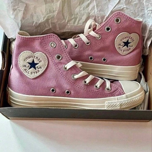 sneakers under the mini and me on stream)