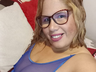 Model ElizabethTaylor8 albums and photos - BongaCams