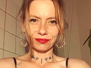 Live SPY SHOW, naked before webcam
