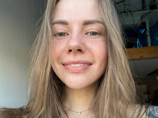 Sleepy, no makeup, no filters and with pink cheeks🤭😋