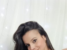 MiaRobinn Live Webcam on BongaCams