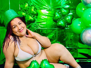 💚🍀✨ Lucky, glowing… and a little dangerous. 😈