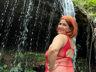 hot and fun mature woman
