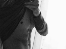 Qwrtuxzy Live Webcam on BongaCams