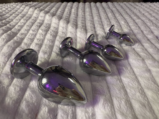 Alisa anal plug: XS, S, M, L.