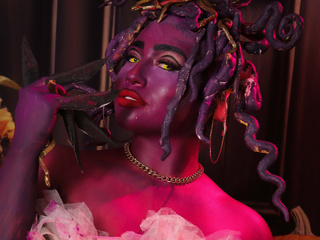 I invite you to live a rich story