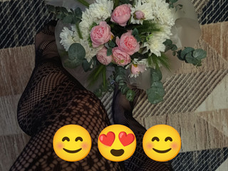 Give women flowers for no reason 😍