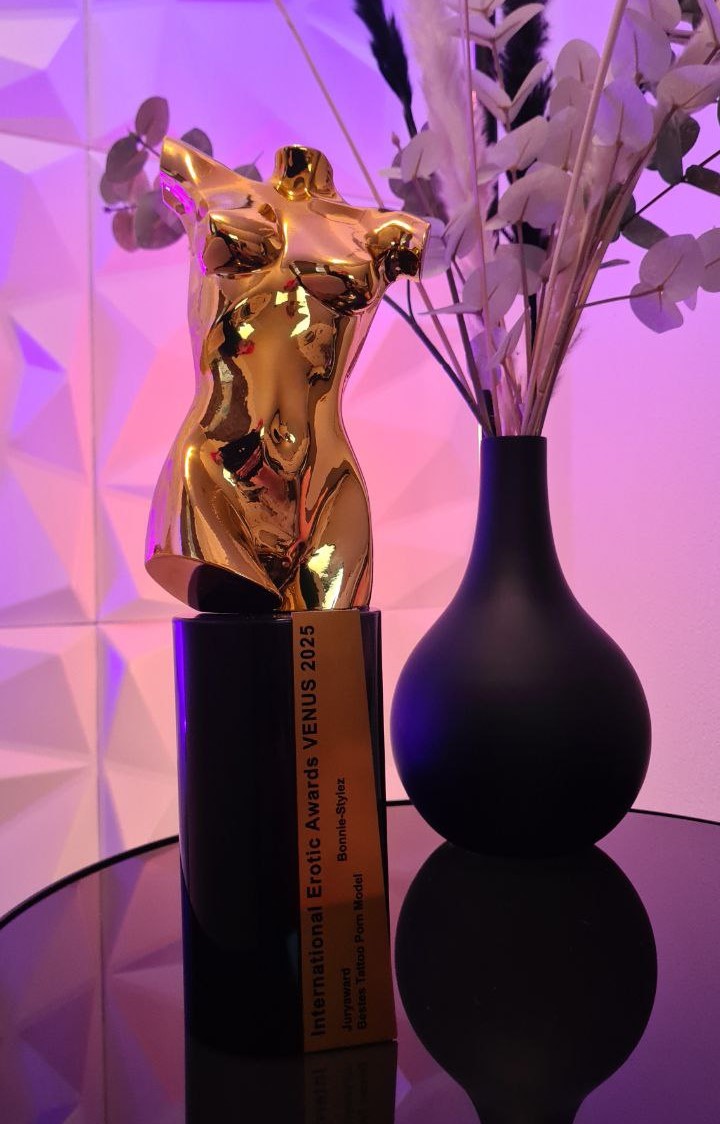 Bonnie-Stylez 💕VENUS 2025 - International Erotic Jurryaward💕 Best Tattoo Porn Model image: 1