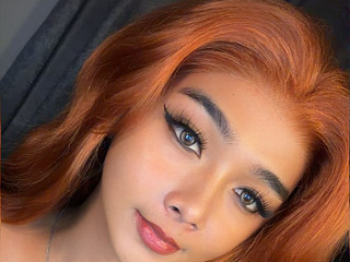 Eyes on me babe!