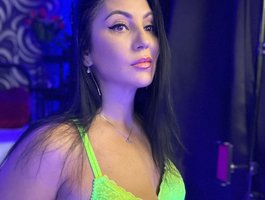 Yourhotmilf Live Chat on BongaCams