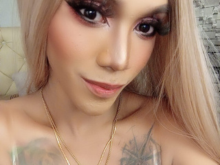 BLONDE is heart