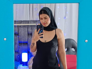 A tight dress, an intense look and eager to play