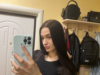 Девушка в зеркале